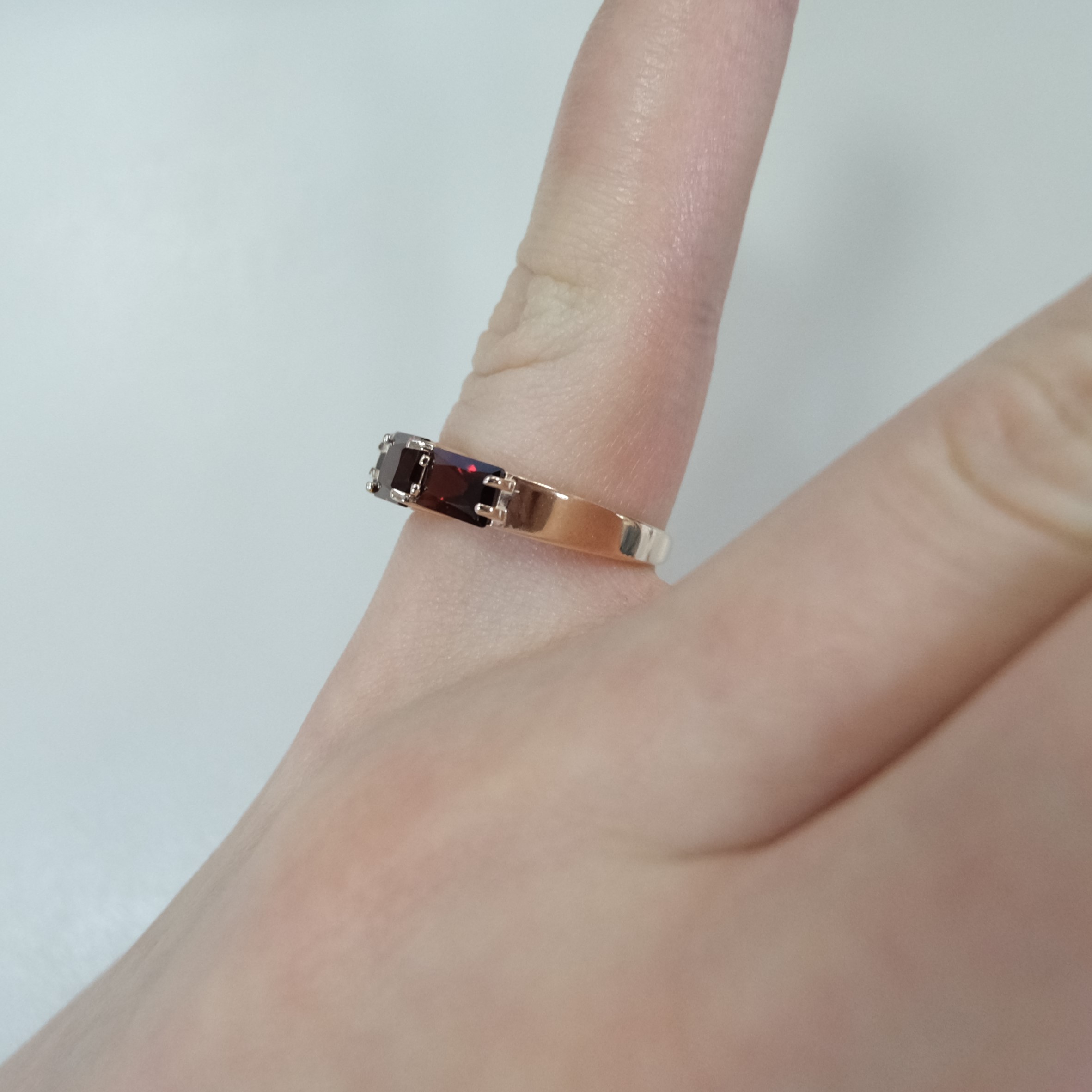 Серебряное кольцо с гранатами